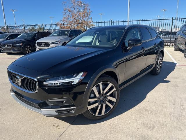 2025 Volvo V90 Cross Country Vehicle Photo in Grapevine, TX 76051