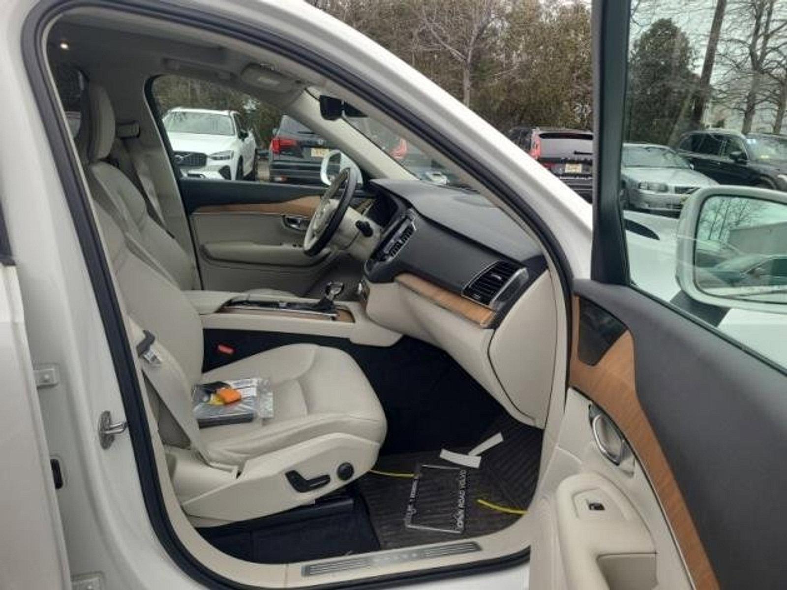 2022 Volvo XC90 Vehicle Photo in Trevose, PA 19053