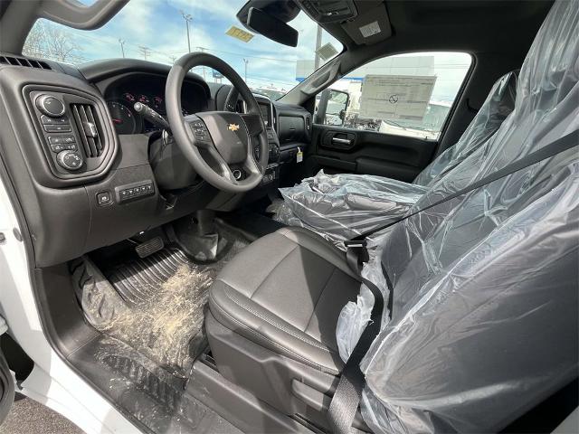 2025 Chevrolet Silverado 3500 HD Chassis Cab Vehicle Photo in ALCOA, TN 37701-3235