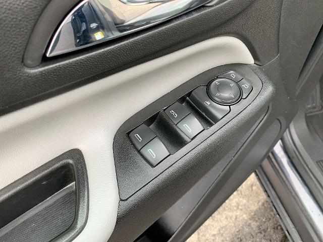 2022 Chevrolet Equinox Vehicle Photo in MOON TOWNSHIP, PA 15108-2571