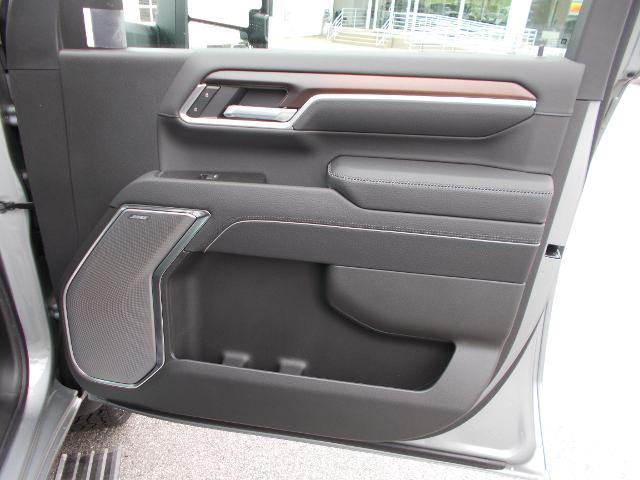 2025 GMC Sierra 2500 HD Vehicle Photo in LOWELL, MA 01852-4336