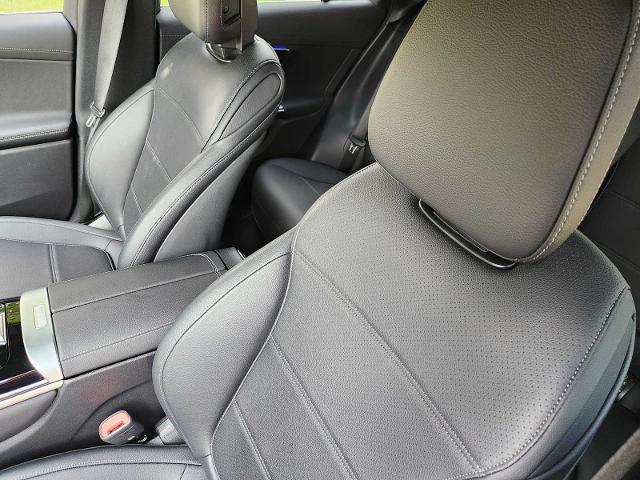 2025 Mercedes-Benz GLC Vehicle Photo in HOUSTON, TX 77079