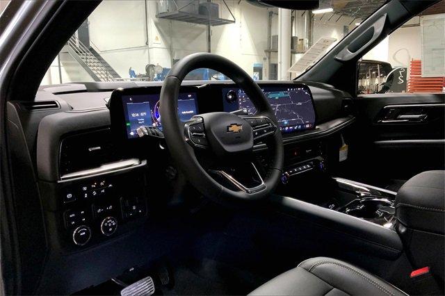 2025 Chevrolet Suburban Vehicle Photo in KANSAS CITY, MO 64114-4502