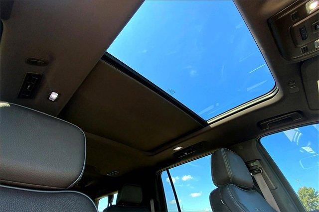 2022 GMC Yukon XL Vehicle Photo in TOPEKA, KS 66609-0000