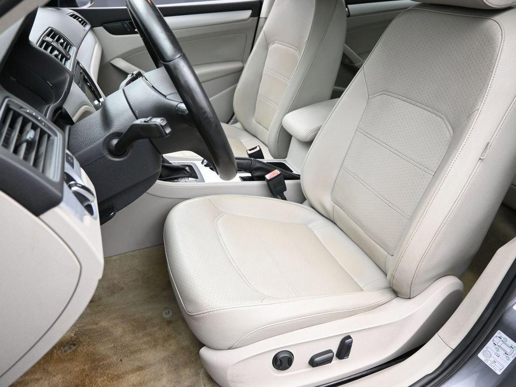 2013 Volkswagen Passat Vehicle Photo in Marion, IA 52302