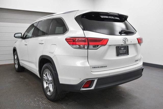 2019 Toyota Highlander Vehicle Photo in Akron, OH 44320