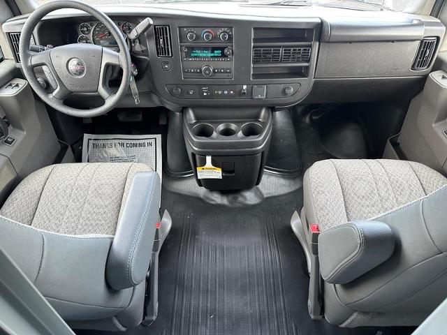 2024 GMC Savana Cutaway 3500 Vehicle Photo in COLUMBIA, MO 65203-3903