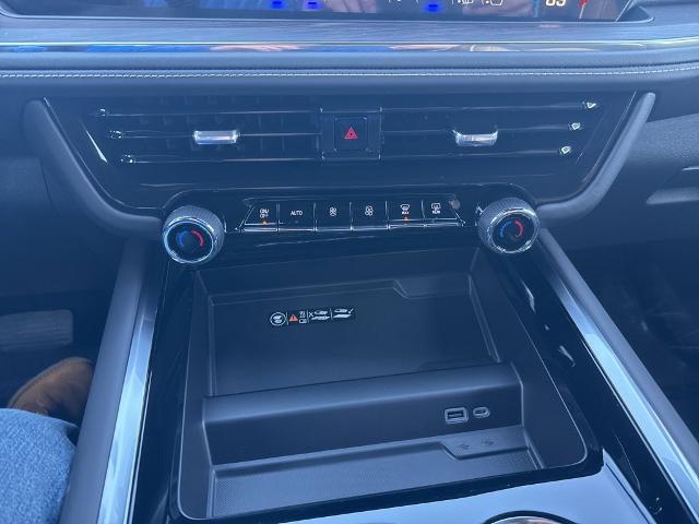 2025 Chevrolet Tahoe Vehicle Photo in MANHATTAN, KS 66502-5036