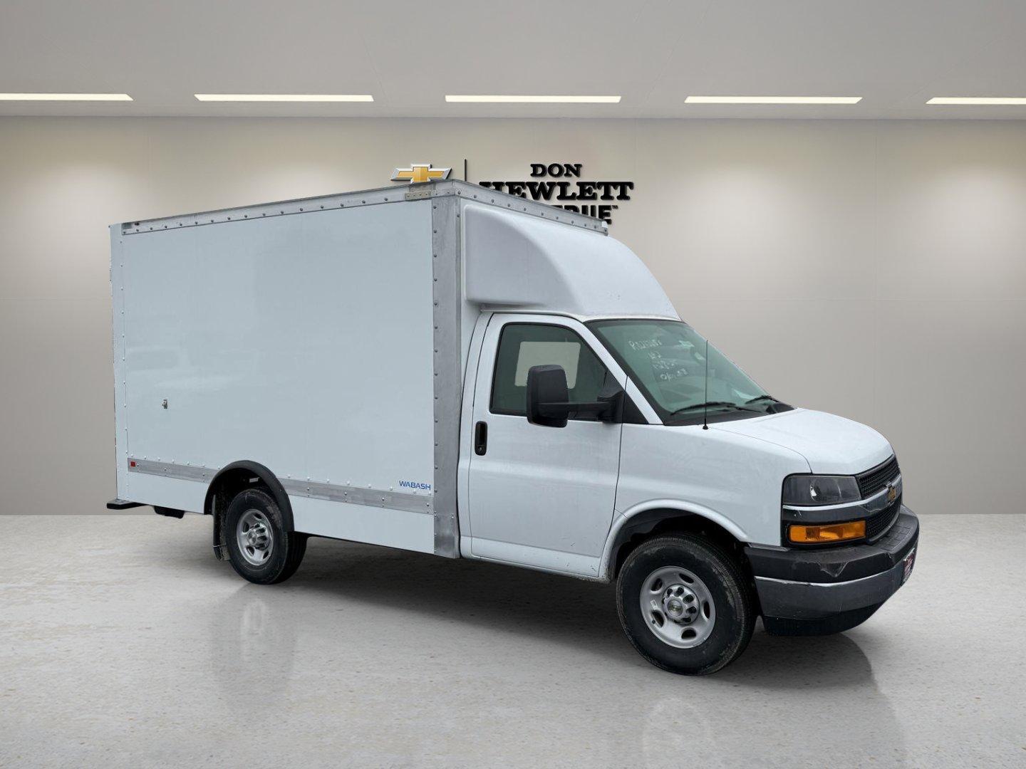 2024 Chevrolet Express Cutaway 3500 Vehicle Photo in GEORGETOWN, TX 78626-7508