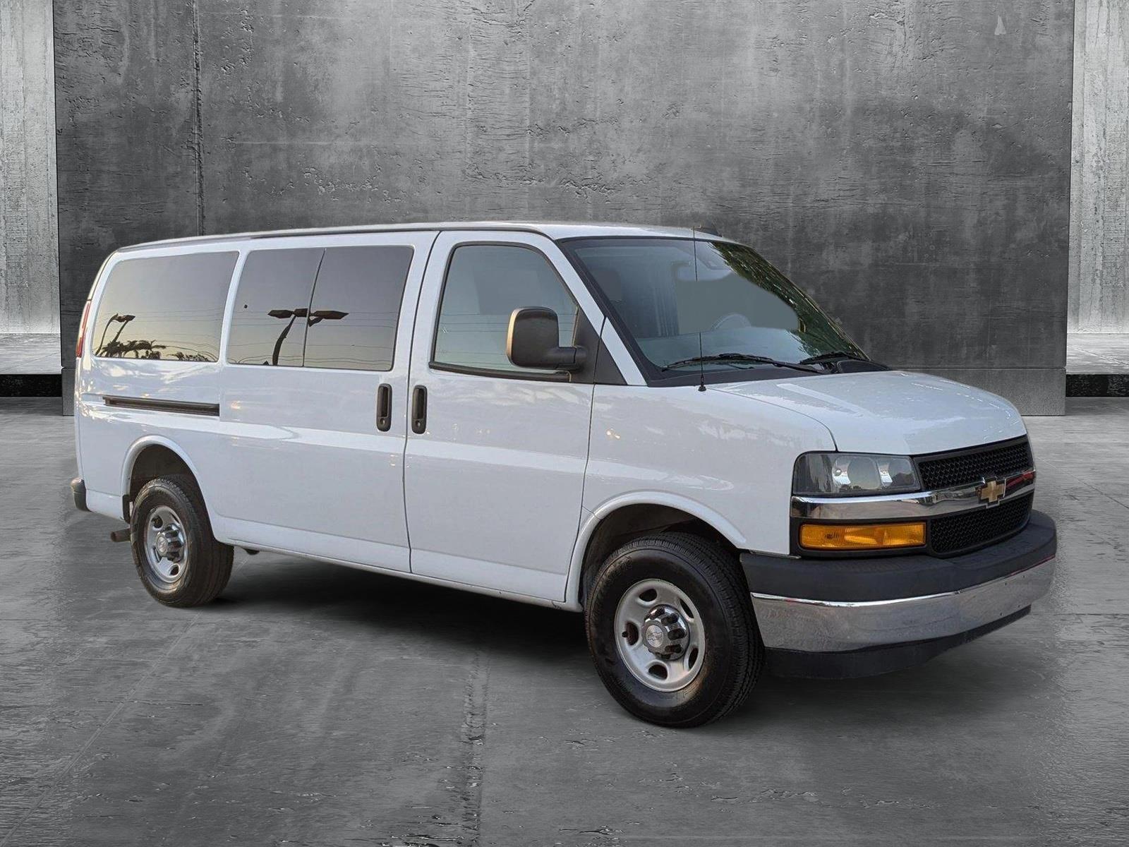 2019 Chevrolet Express Passenger Vehicle Photo in PEMBROKE PINES, FL 33024-6534