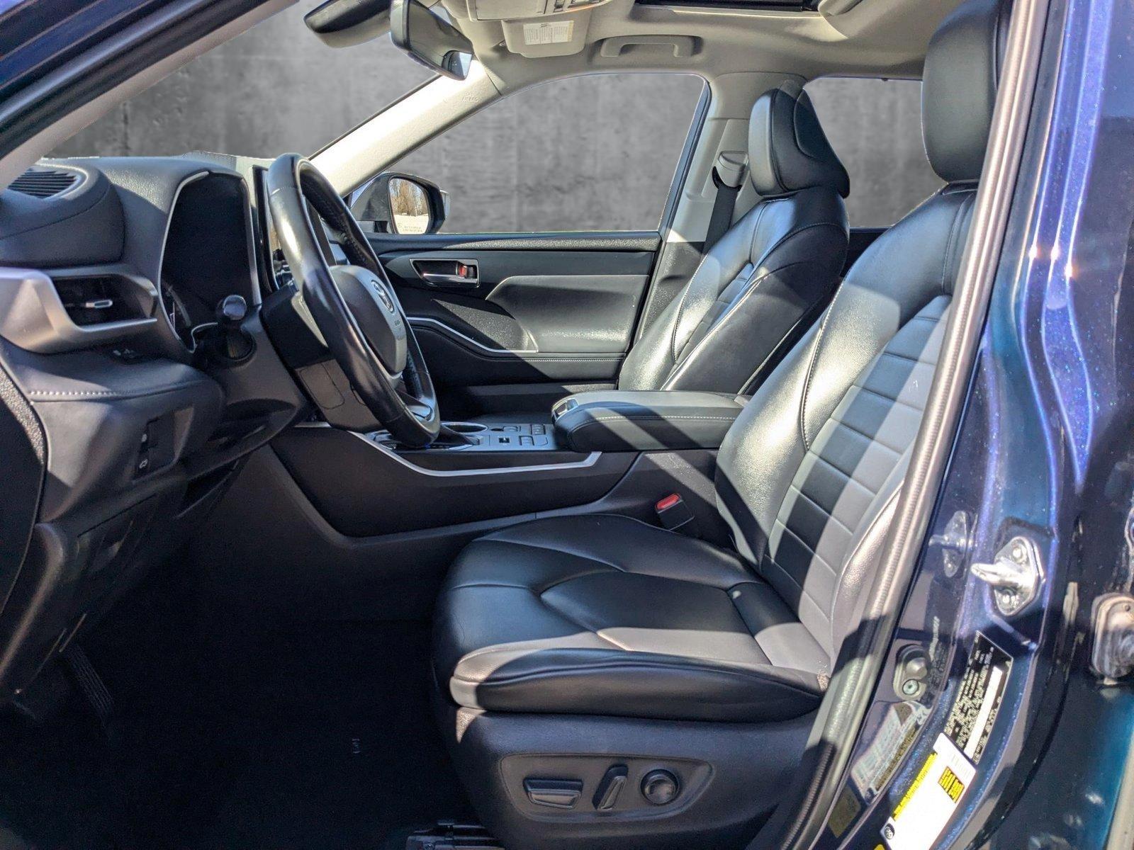 2022 Toyota Highlander Vehicle Photo in Spokane Valley, WA 99212