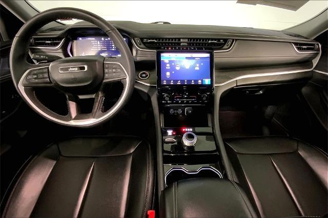 2023 Jeep Grand Cherokee L Vehicle Photo in Lees Summit, MO 64086
