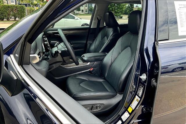 2022 Toyota Highlander Vehicle Photo in Houston, TX 77007