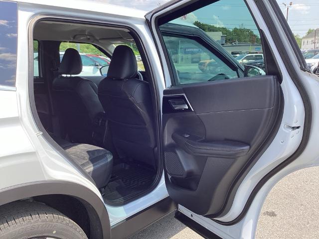 2023 Mitsubishi Outlander Vehicle Photo in Gardner, MA 01440