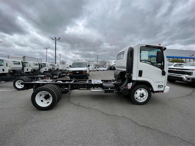 2024 Chevrolet Low Cab Forward 4500 Vehicle Photo in ALCOA, TN 37701-3235