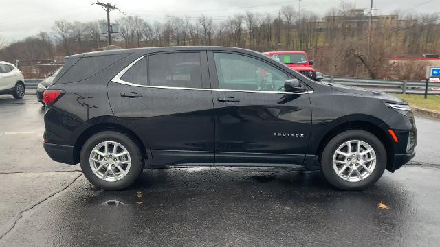 2022 Chevrolet Equinox Vehicle Photo in MOON TOWNSHIP, PA 15108-2571