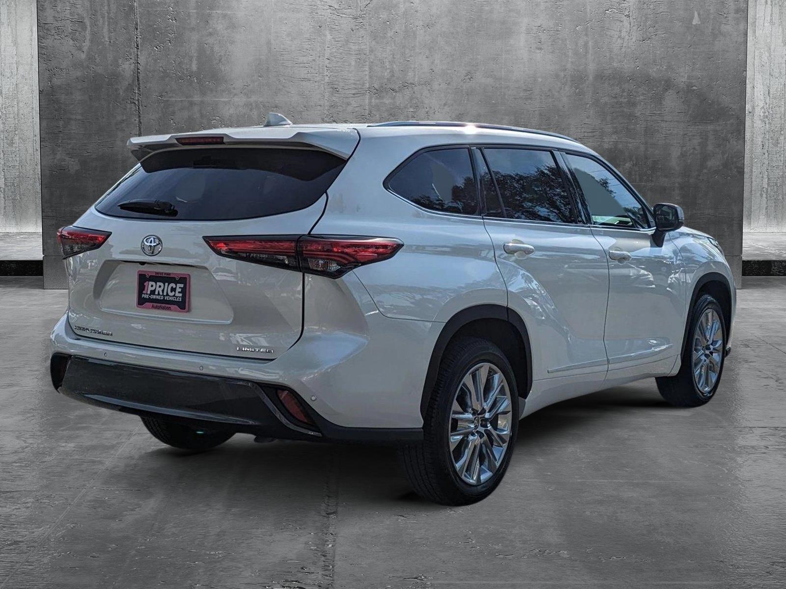 2021 Toyota Highlander Vehicle Photo in GREENACRES, FL 33463-3207