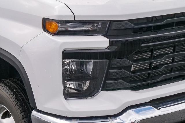 2025 Chevrolet Silverado 3500 HD CC Vehicle Photo in VENTURA, CA 93003-8585