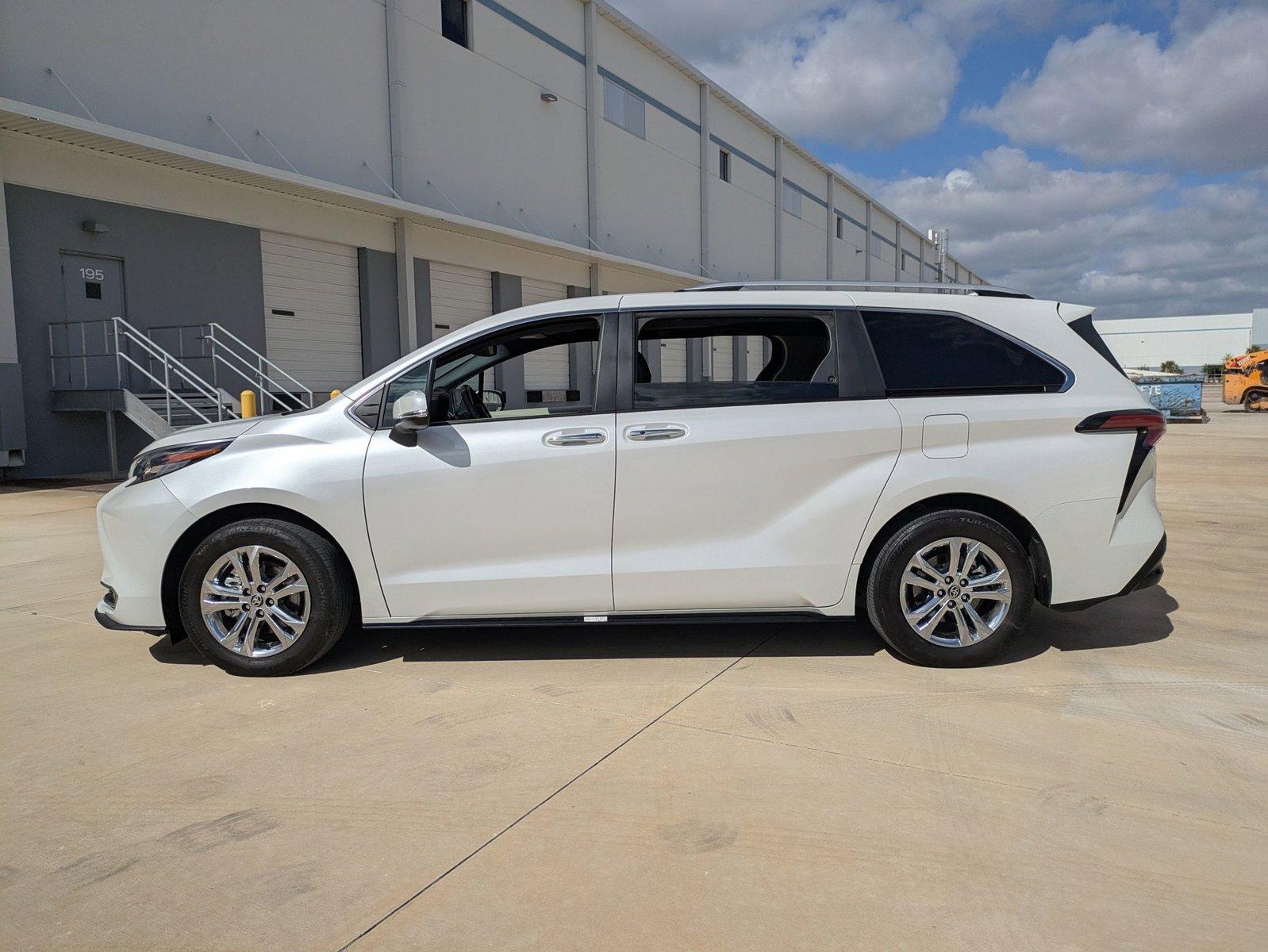 2024 Toyota Sienna Vehicle Photo in Winter Park, FL 32792