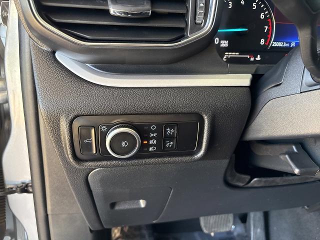 2024 Ford Explorer Vehicle Photo in MANHATTAN, KS 66502-5036