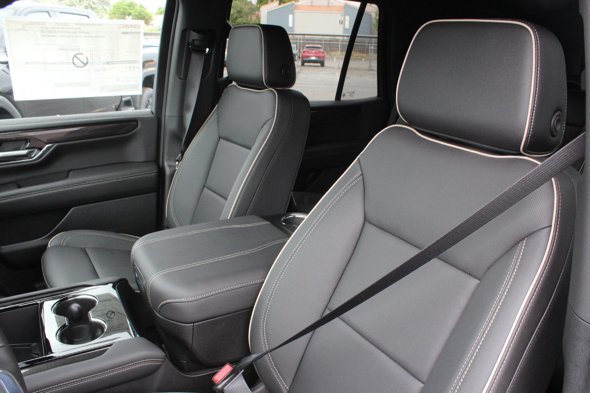 2025 GMC Yukon Vehicle Photo in AURORA, CO 80012-4011