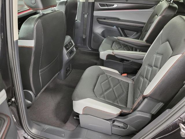 2024 Volkswagen Atlas Vehicle Photo in APPLETON, WI 54914-4656