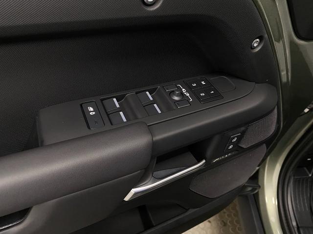 2025 Defender Vehicle Photo in Appleton, WI 54913