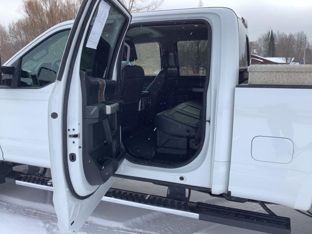 2019 Ford F-250 Super Duty Lariat photo 17