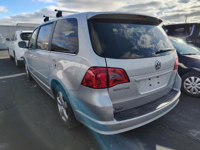 2010 Volkswagen Routan Vehicle Photo in GREEN BAY, WI 54304-5303