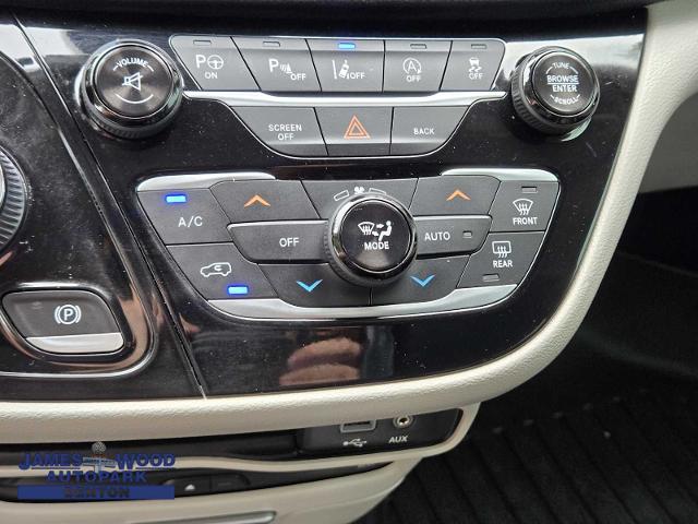 2017 Chrysler Pacifica Vehicle Photo in DENTON, TX 76210-9321