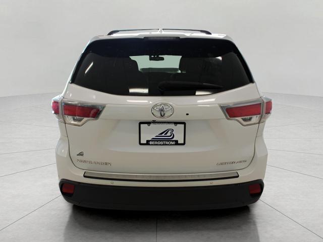 2016 Toyota Highlander Vehicle Photo in Green Bay, WI 54304