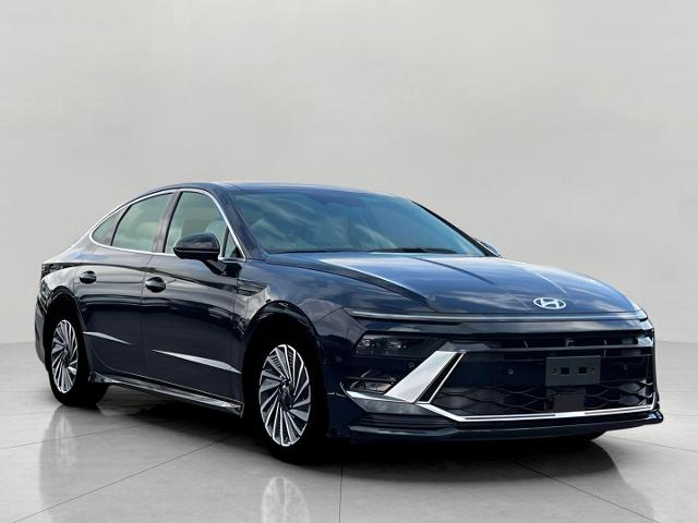 2025 Hyundai SONATA Hybrid Vehicle Photo in Green Bay, WI 54304