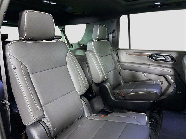2025 Chevrolet Suburban Vehicle Photo in PUYALLUP, WA 98371-4149