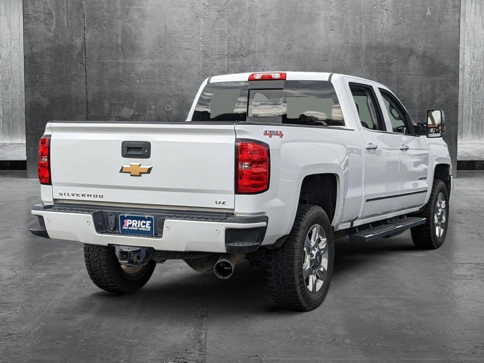 2019 Chevrolet Silverado 2500HD Vehicle Photo in VALENCIA, CA 91355-1705