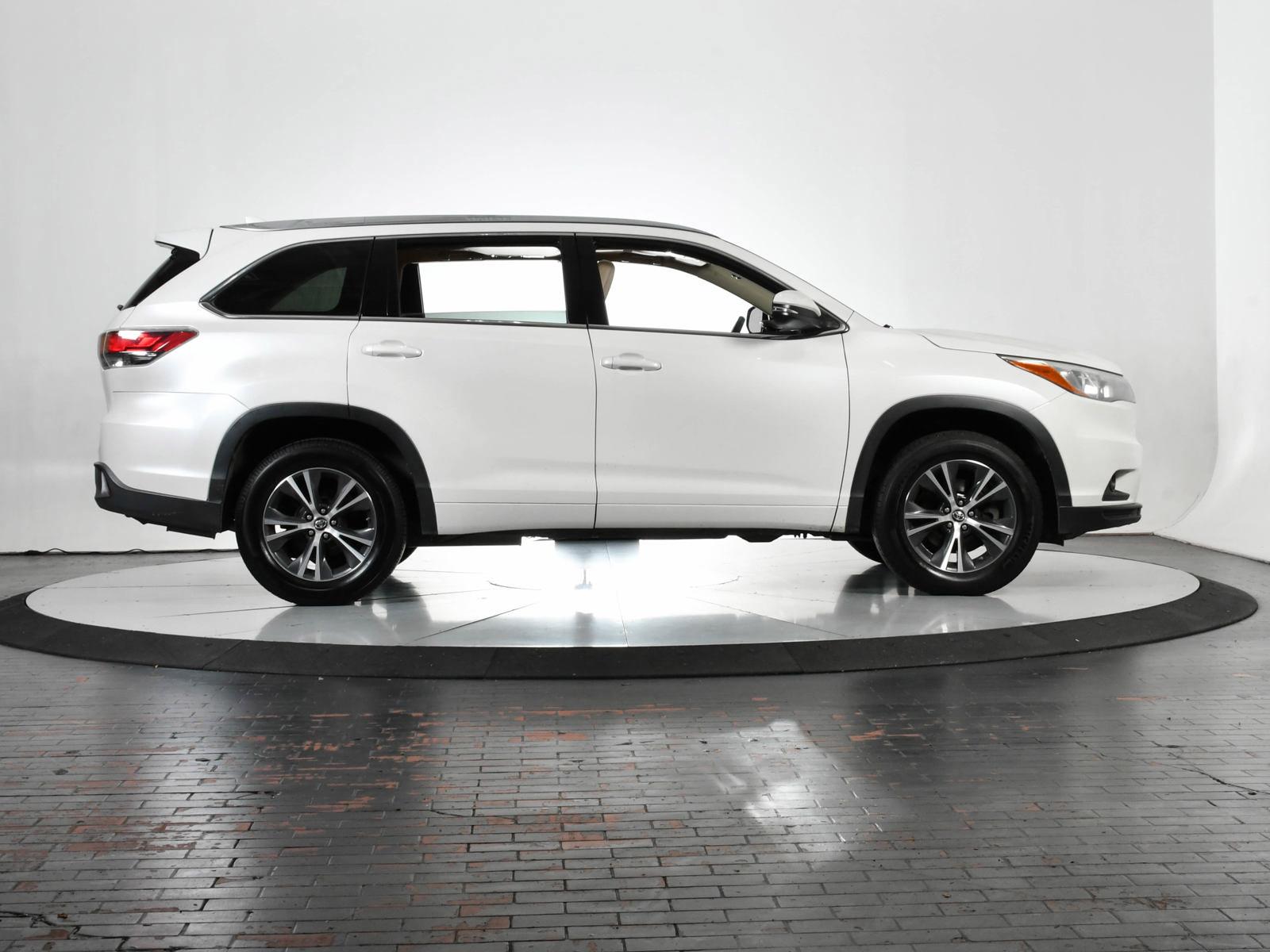 2016 Toyota Highlander Vehicle Photo in DALLAS, TX 75235