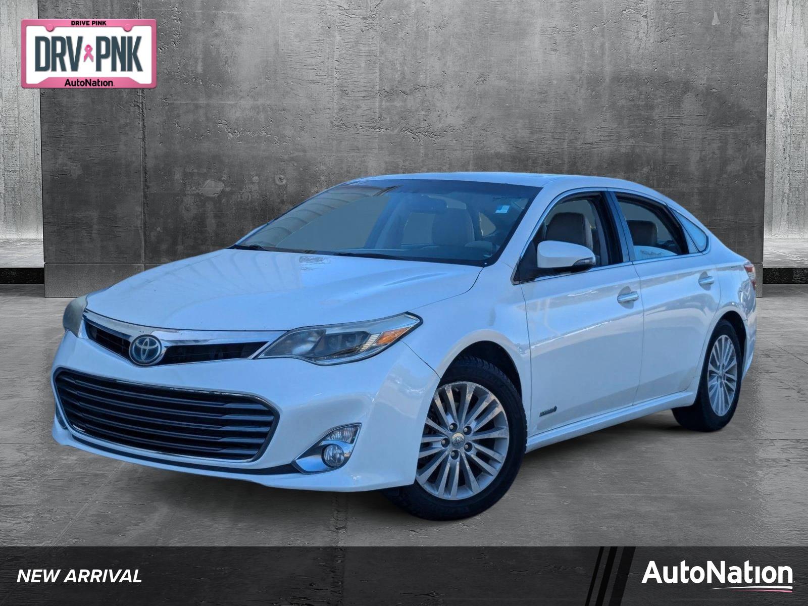 2013 Toyota Avalon Hybrid Vehicle Photo in St. Petersburg, FL 33713