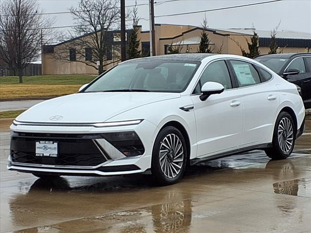 2025 Hyundai SONATA Hybrid Vehicle Photo in Peoria, IL 61615