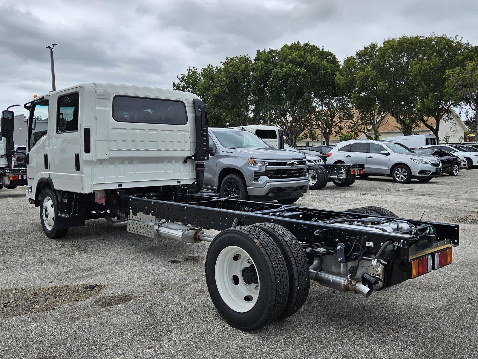 2025 Chevrolet Low Cab Forward 5500 HG Vehicle Photo in GREENACRES, FL 33463-3207