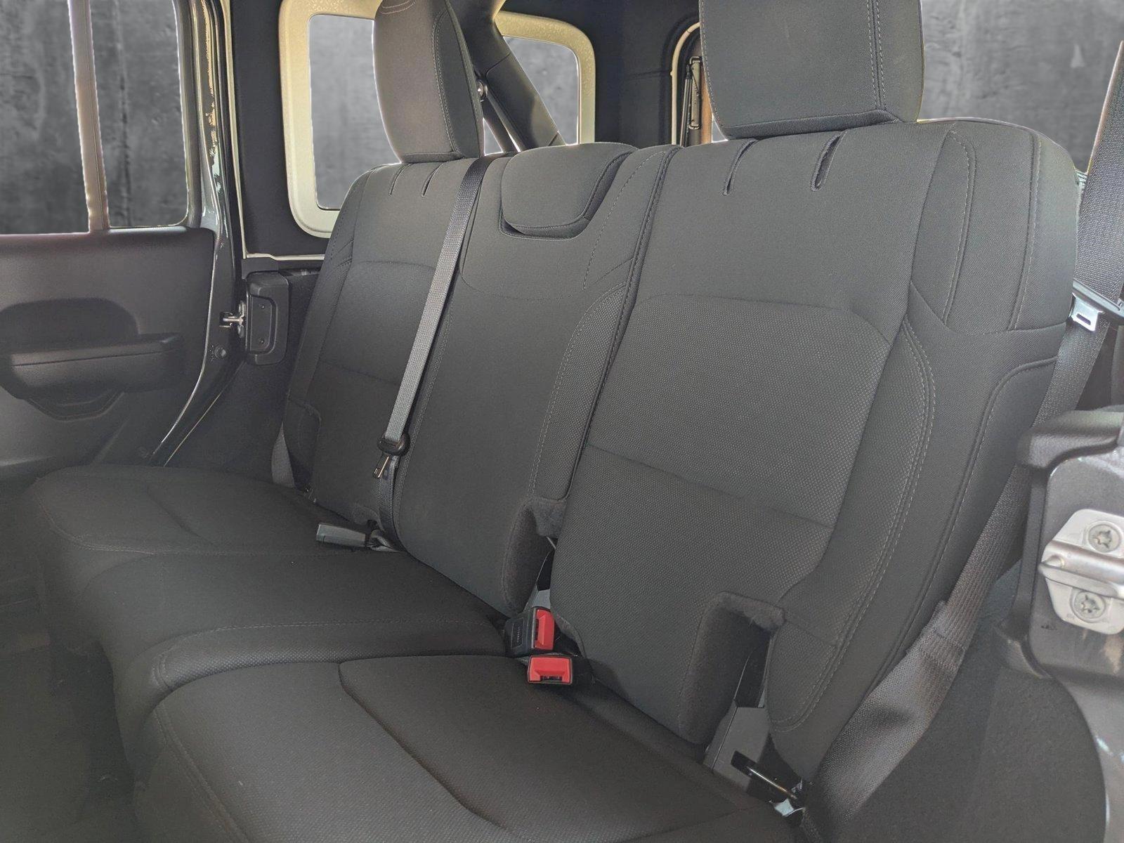 2022 Jeep Wrangler Vehicle Photo in Valencia, CA 91355