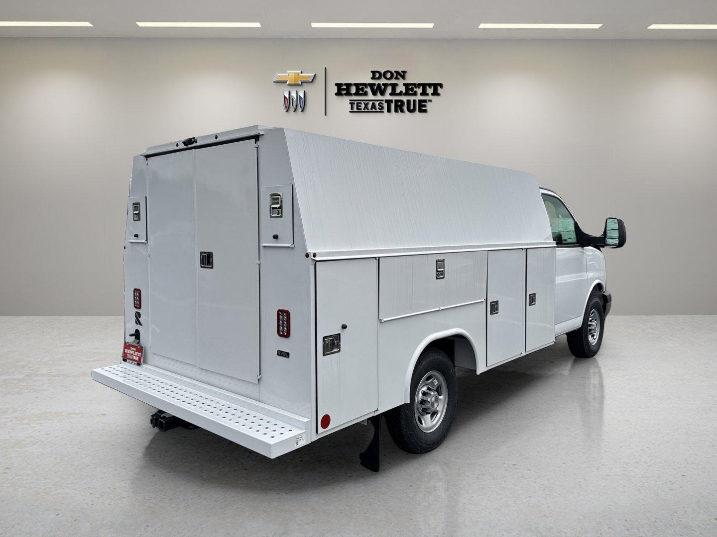 2025 Chevrolet Express Cutaway 3500 Vehicle Photo in GEORGETOWN, TX 78626-7508