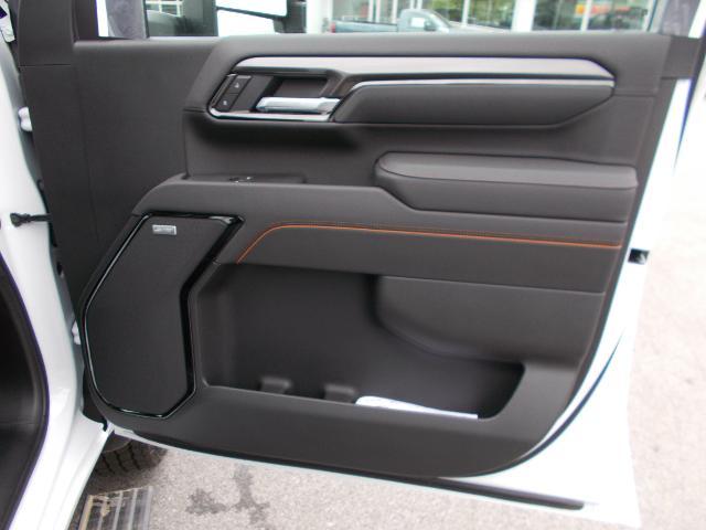 2025 GMC Sierra 2500 HD Vehicle Photo in LOWELL, MA 01852-4336