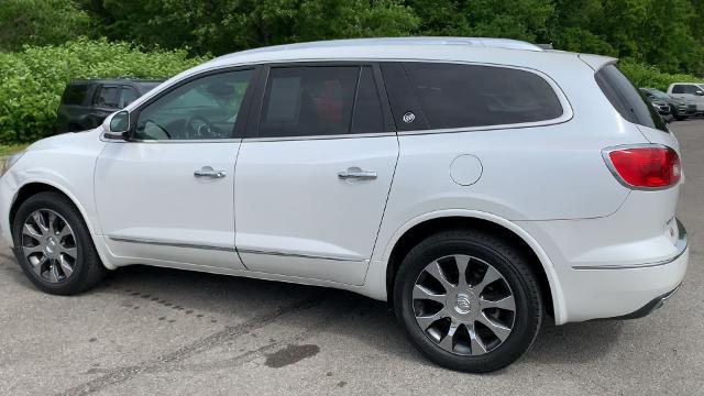 2017 Buick Enclave Vehicle Photo in MOON TOWNSHIP, PA 15108-2571