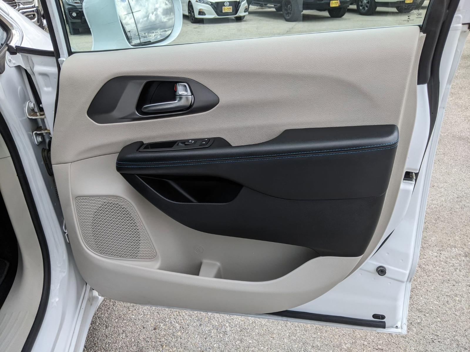 2021 Chrysler Pacifica Vehicle Photo in Seguin, TX 78155