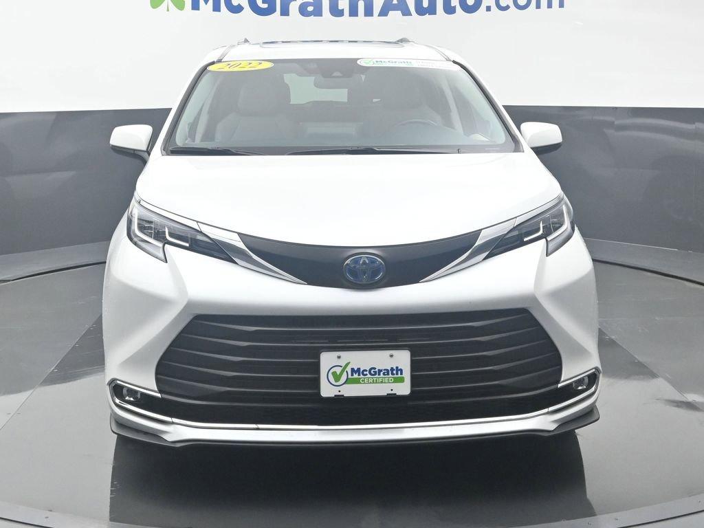 2022 Toyota Sienna Vehicle Photo in Cedar Rapids, IA 52402