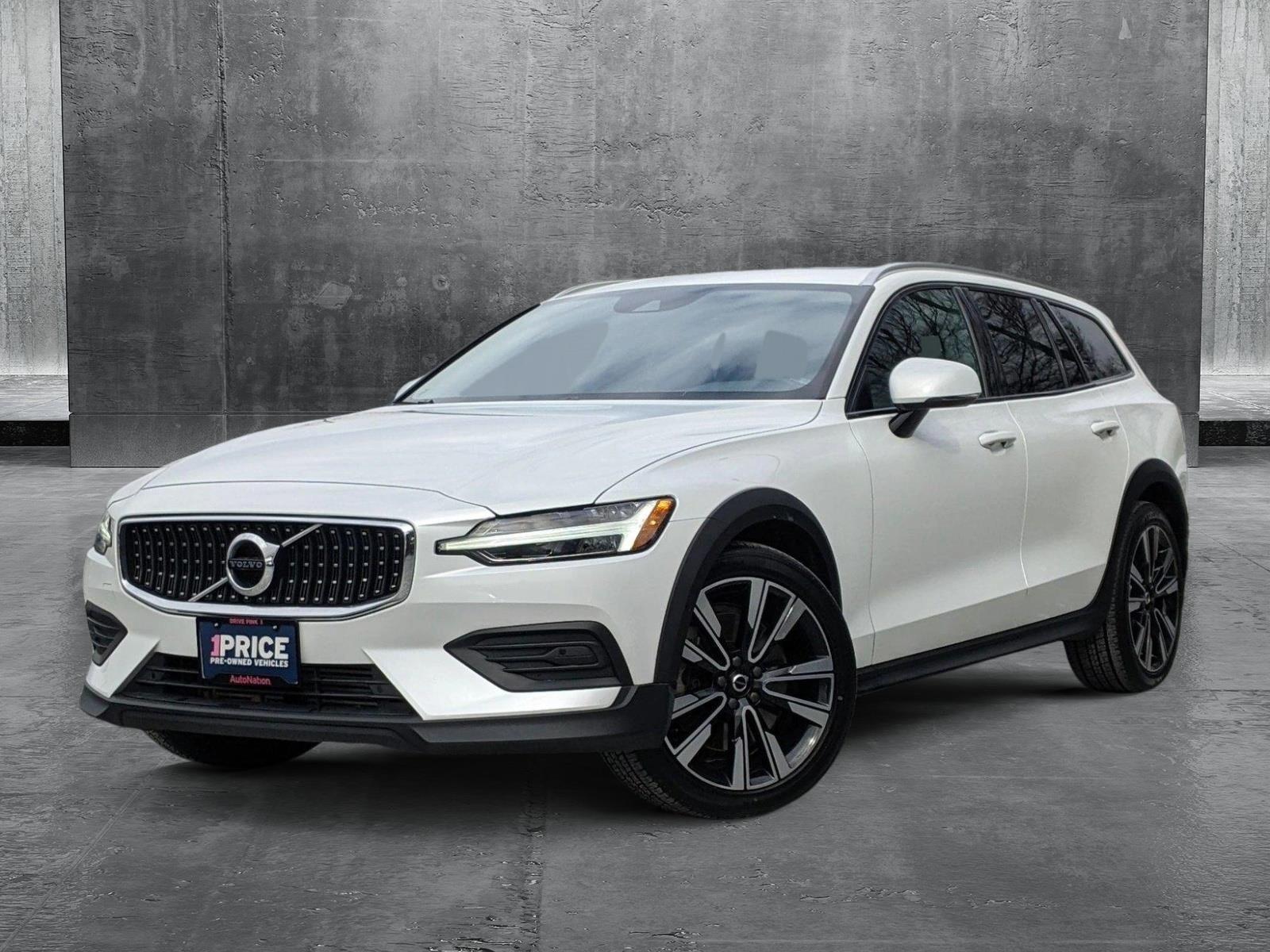 2020 Volvo V60 Cross Country Vehicle Photo in Cockeysville, MD 21030