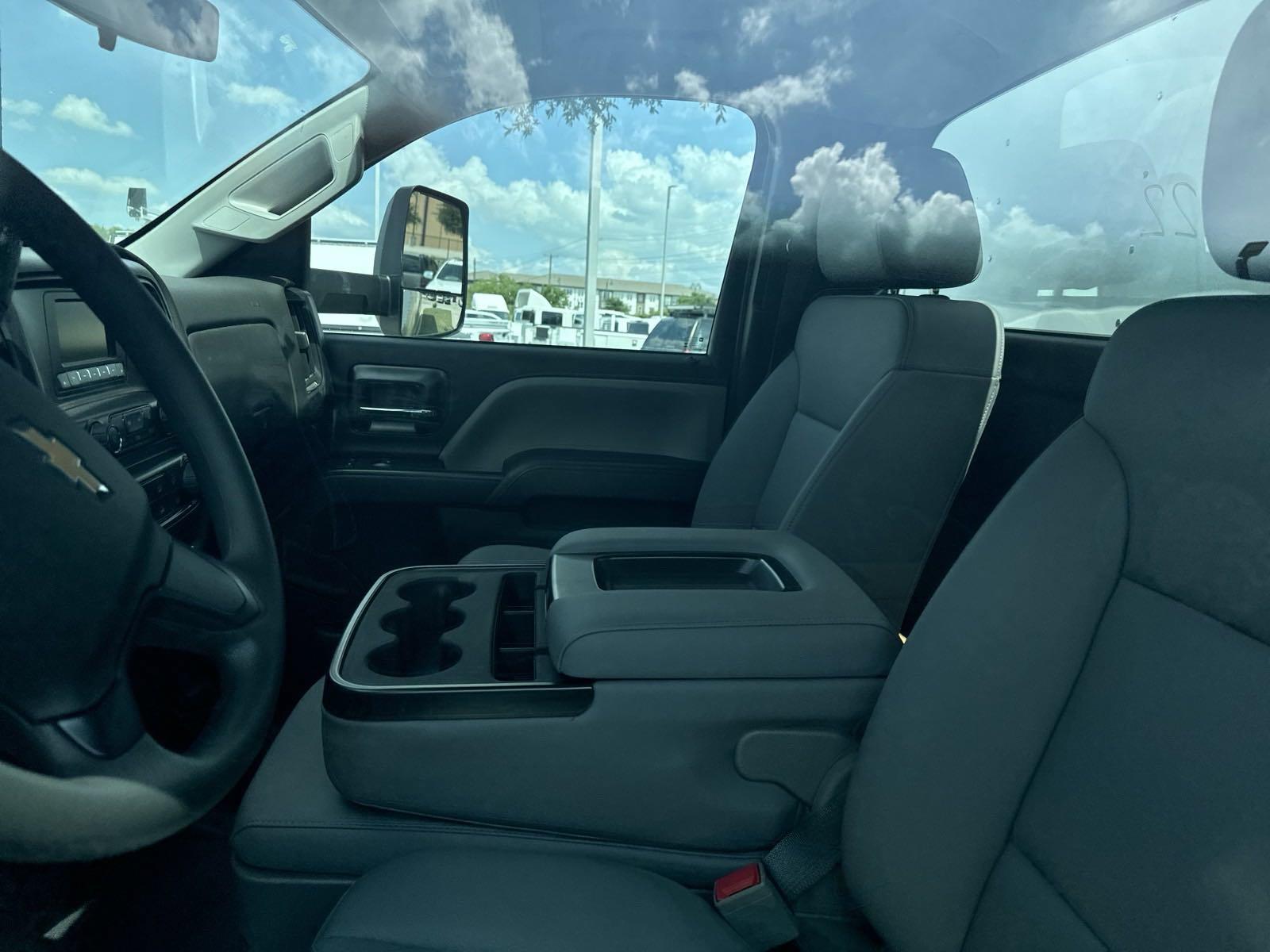2024 Chevrolet Silverado 5500 HD Vehicle Photo in GEORGETOWN, TX 78626-7508