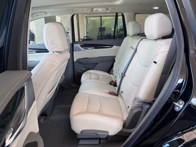 2025 Cadillac XT6 Vehicle Photo in DELRAY BEACH, FL 33483-3294