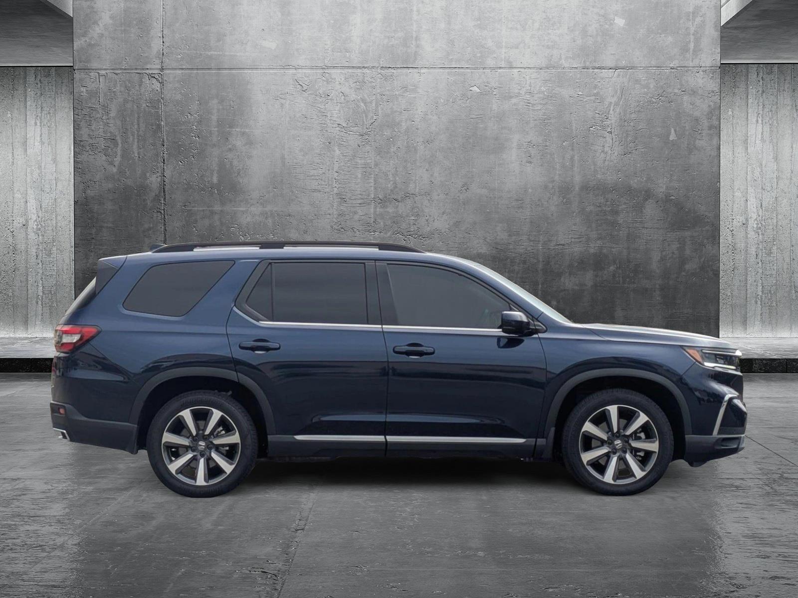 2025 Honda Pilot Vehicle Photo in Valencia, CA 91355-1794