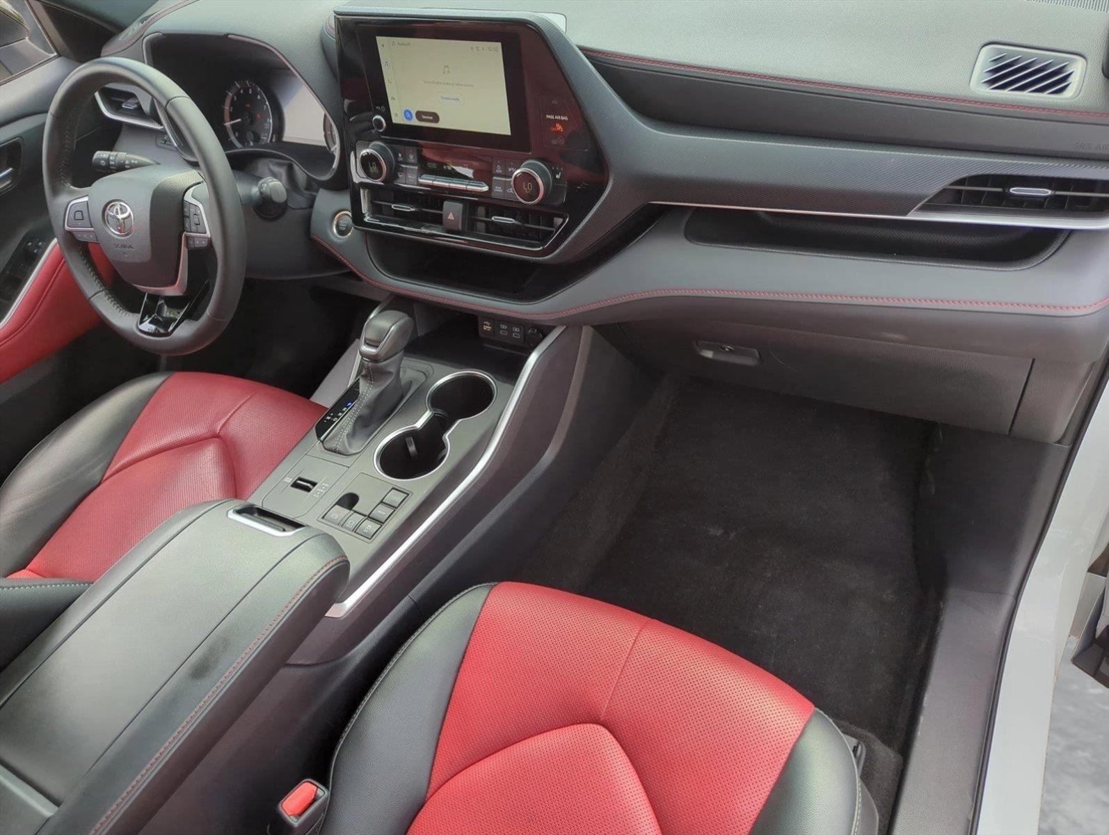2024 Toyota Highlander Vehicle Photo in Ft. Myers, FL 33907