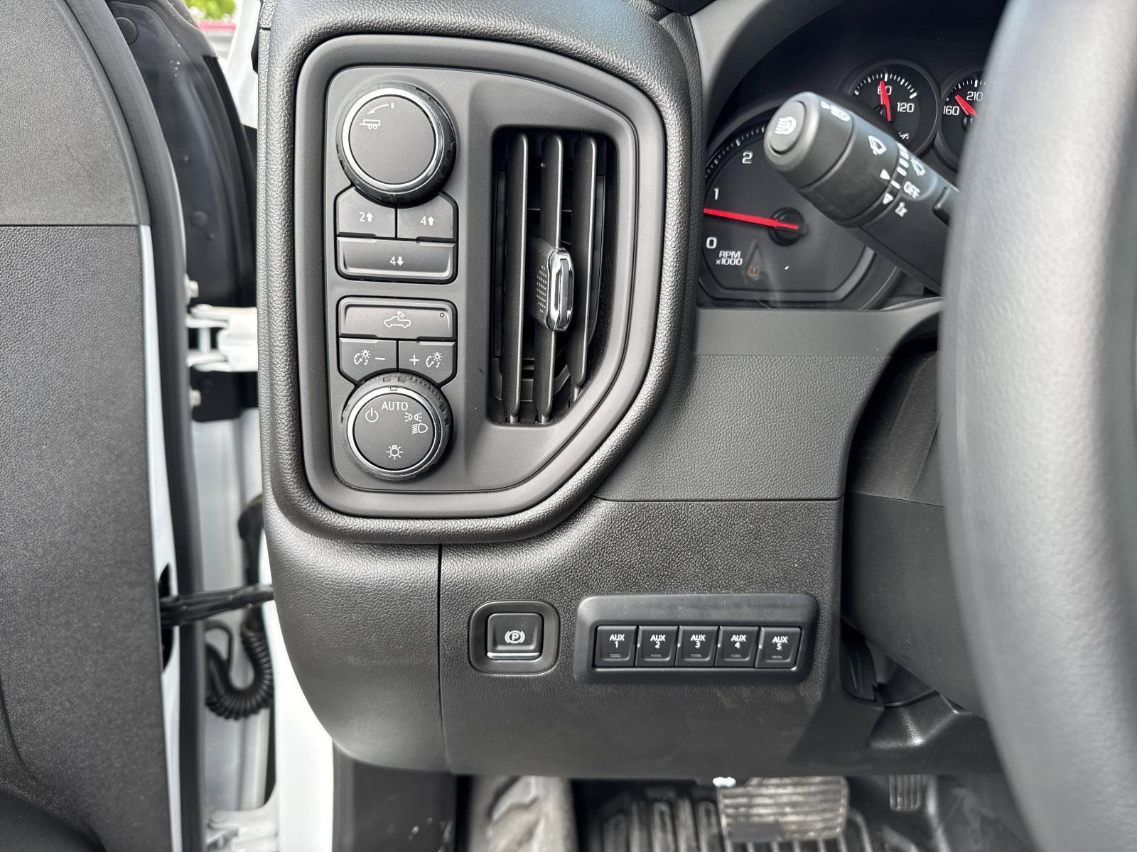 2025 Chevrolet Silverado 3500 HD Chassis Cab Vehicle Photo in GEORGETOWN, TX 78626-7508